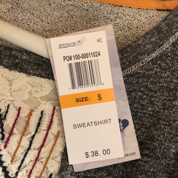 Long sleeve embroidered top - Picture 3 of 4